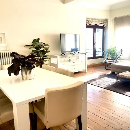 Apartman Frente Al Mar Y En El Centro De *